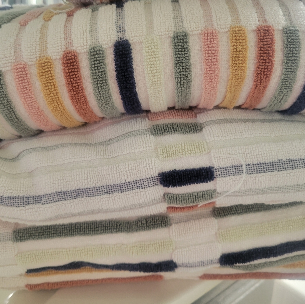 Striped Multicolor Bath Towel Set - Picture 3 of 4